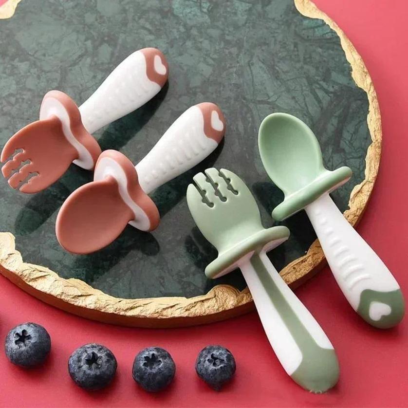 Baby Food Utensils - ベビースプーンフォークシリコーン子供用食器セット授乳ベビー食器学習スプーンセットショートシンプルスプーン