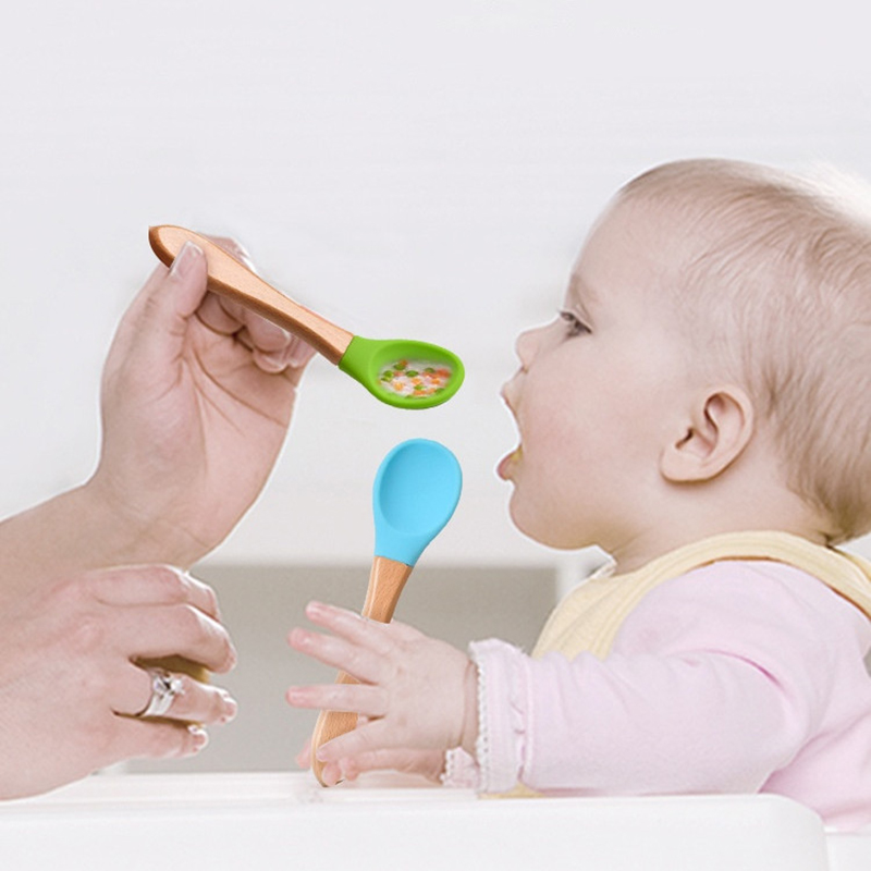 2 ピース/セットベビーシリコーンスプーンフォーク木製ハンド - Baby Food Utensils のレビューと価格