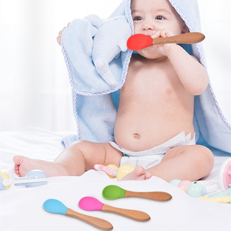 2 ピース/セットベビーシリコーンスプーンフォーク木製ハンド - Baby Food Utensils のレビューと価格